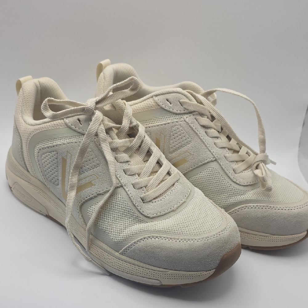 Vionic Walk Strider Leather and Mesh Performance Walking Sneakers White/cream